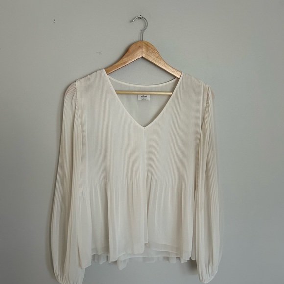 Aritzia Wilfred Daydreamer v neck blouse - Picture 3 of 6